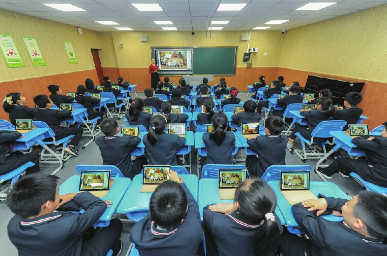 无线网络全覆盖“智慧教室”达1300余间 历下区中学生今年将有“电子错题本”